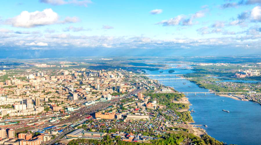 Våra biluthyrningstjänster erbjuder ett mångsidigt urval av fordon i Novosibirsk.